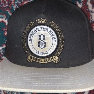 Spread the 8 snapback